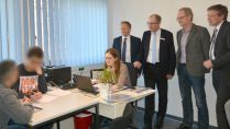 Bundesweit einzigartiges Pilotprojekt gestartet: Kreis Paderborn beginnt mit der Bearbeitung von Asylverfahren vor Ort